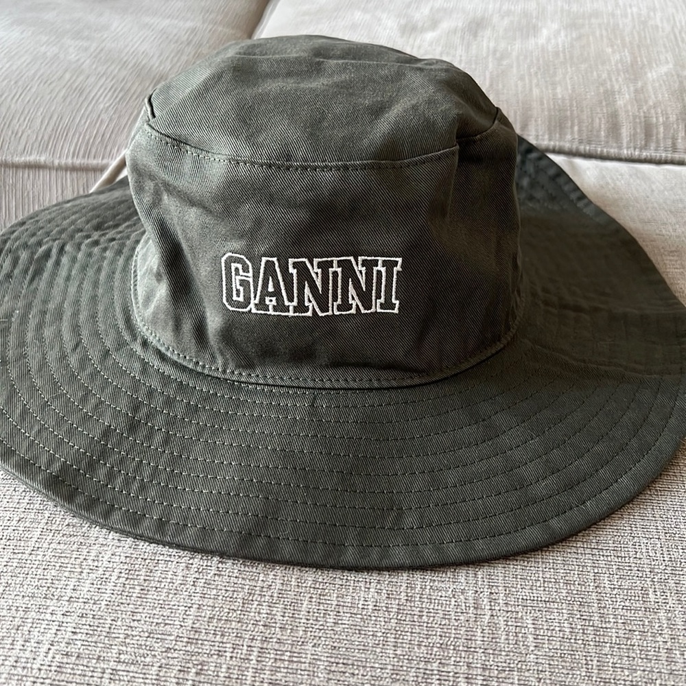Ganni bucket hat